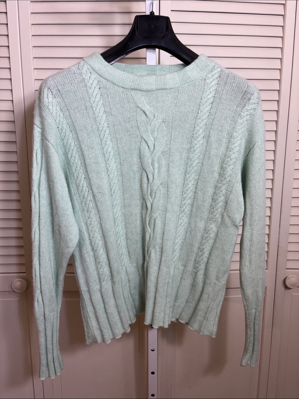 Brodie Cashmere Mint Cable-Knit Crewneck Sweater Large